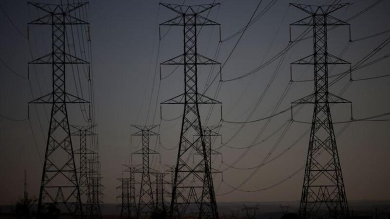 Justiça anula indenização bilionária a empresas de energia e ordena ressarcimento a consumidores. (Padrão de acordo com as regras fornecidas)