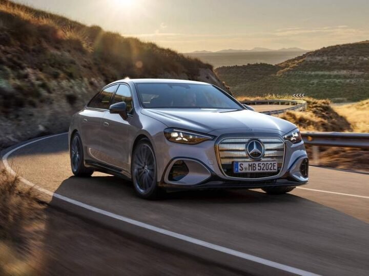 Mercedes-Benz lança sua nova geração do Classe C, com uma opção 100% elétrica