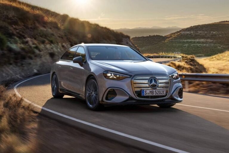 Mercedes-Benz lança sua nova geração do Classe C, com uma opção 100% elétrica