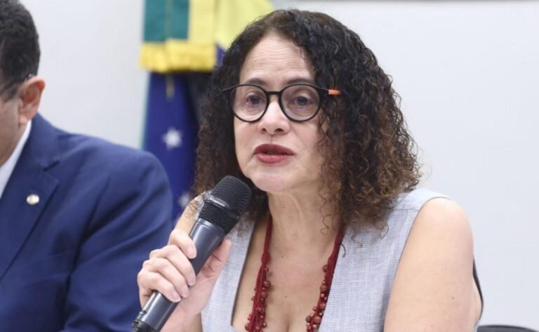 Ministra de Ciência é convidada, mas debate sobre planejamento da pasta é cancelado