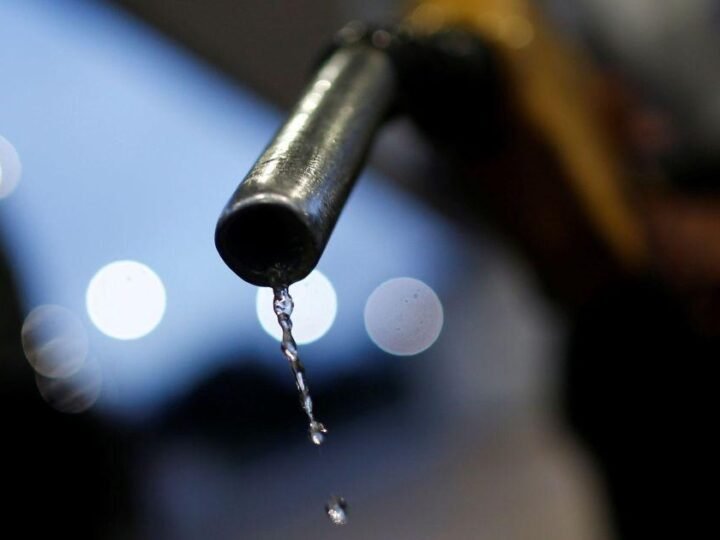 Nova Título Jornalístico:Acelen aumenta gasolina em 3,6% apesar de queda do petróleo no mercado internacional