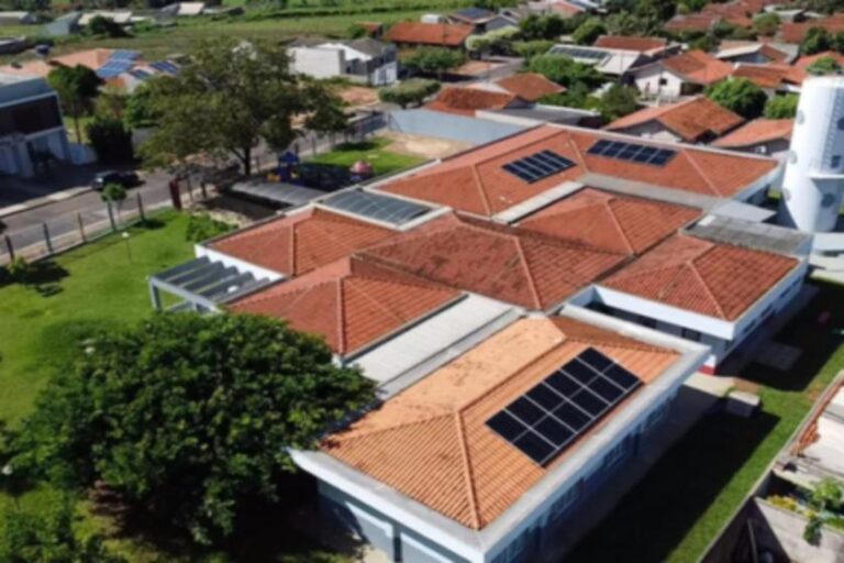 Paraná ilumina escolas públicas com 23 milhões em energia solar