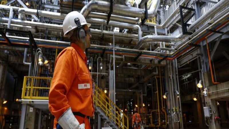 Petrobras bate recorde de produção de diesel na Abreu e Lima em abril