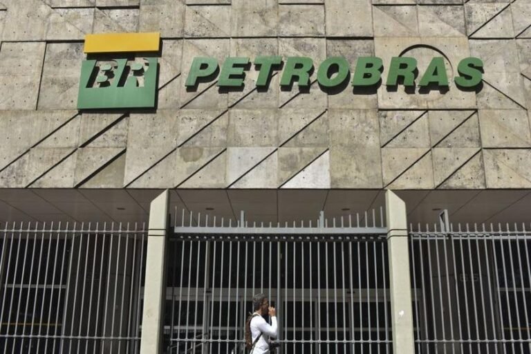 Petrobras planeja produzir petróleo do campo Aram no pré-sal de Santos até 2030