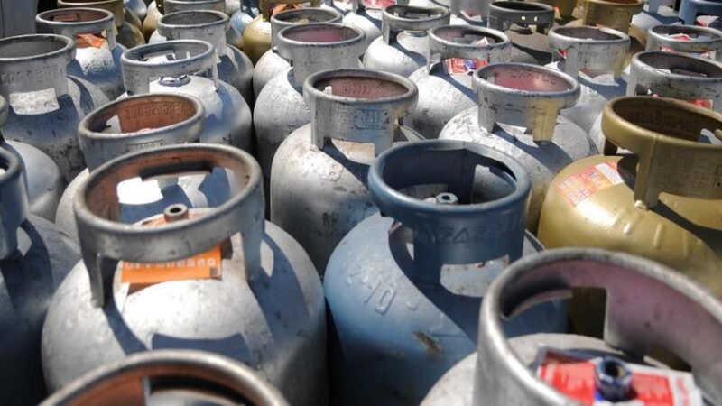 Preços do gás de cozinha caem após Petrobras suspender leilões e vender a preço de lista