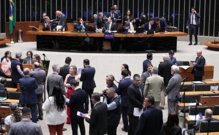Projeto contra preços abusivos de combustíveis é aprovado na Câmara dos Deputados