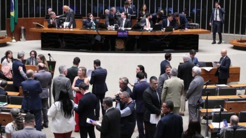 Projeto contra preços abusivos de combustíveis é aprovado na Câmara dos Deputados