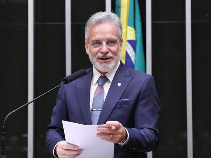 Título reescrito: Comissão aprova lei para subsidiar tarifas de ônibus com arrecadação de Cide-Combustíveis