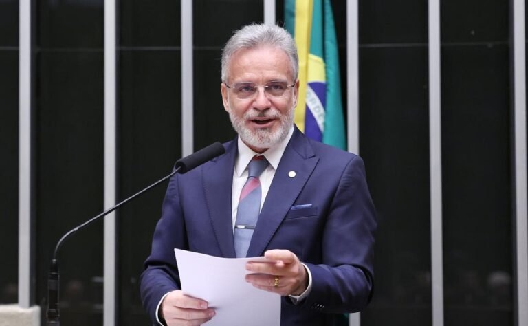 Título reescrito: Comissão aprova lei para subsidiar tarifas de ônibus com arrecadação de Cide-Combustíveis