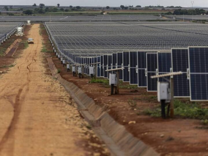 Usinas solares acumulam 327 atrasos em obras, ameaçando planejamento energético