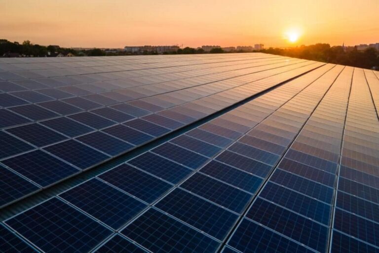 5 vantagens de usar uma plataforma de gestão para usinas solares e proteger seus resultados