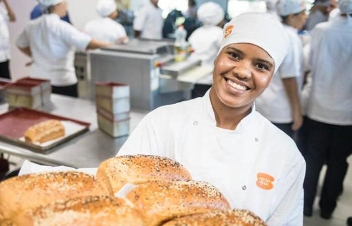 Aprenda a criar delícias caseiras de graça: Curso de panificação e confeitaria é gratuito!