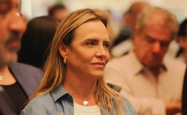 Celina Leão é Liberada