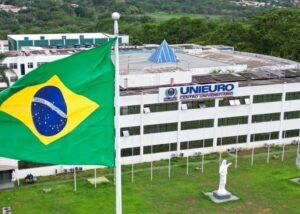"Desvendando o Futuro: Uma Jornada Imersiva no Coração da Universidade"