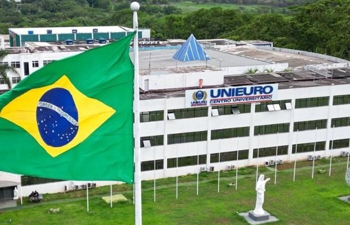 "Desvendando o Futuro: Uma Jornada Imersiva no Coração da Universidade"