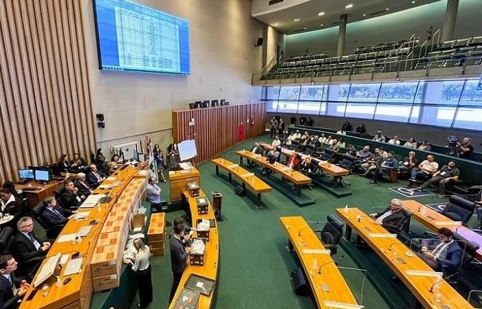 Do renascimento progressista ao salto conservador na CLDF