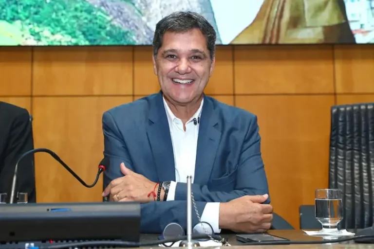 Encontro Decisivo: Ferraço e Bancada se Reúnem com Ministro em Brasília