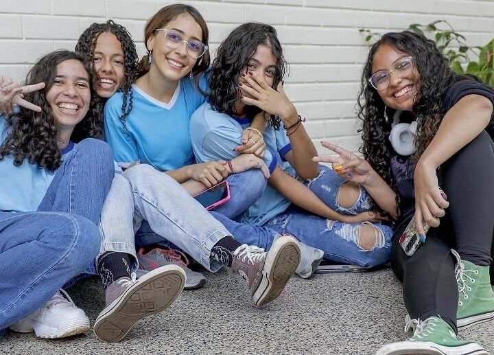 Esquecidos no tempo: o drama do abandono e do atraso escolar no coração da nação