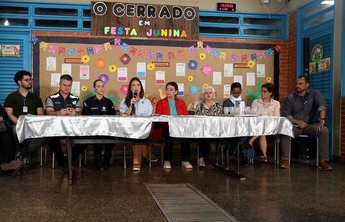 Inquilinos de Serrinha do Paranoá exigem serviços de saneamento básico do governo