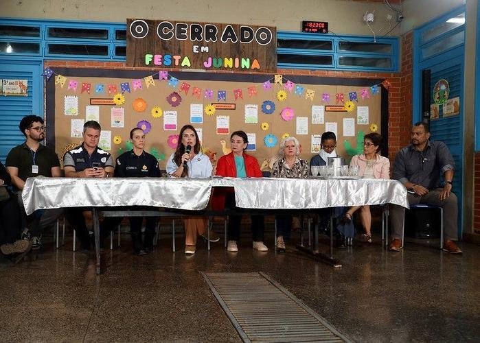 Inquilinos de Serrinha do Paranoá exigem serviços de saneamento básico do governo