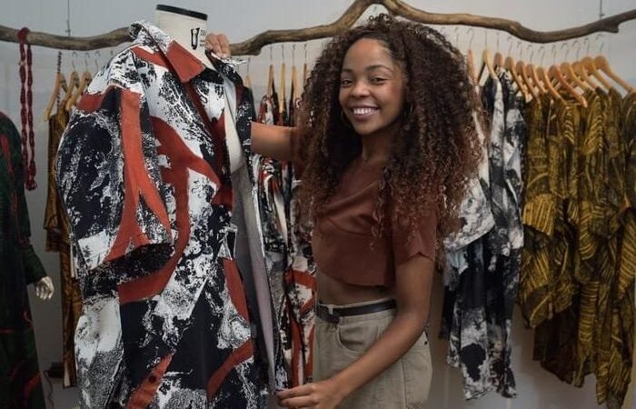 Jovens mulheres negras lutam por empregos que reconheçam seu valor