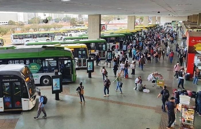 Reforço de ônibus três horas antes do jogo do Brasil: é uma manobra inusitada