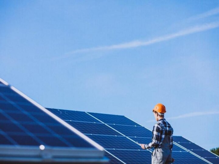 Brasil ultrapassa 4,3 milhões de sistemas de energia solar; 84% das instalações estão em residências