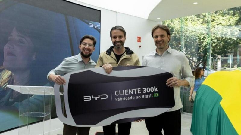 BYD atinge marca histórica de 300 mil veículos vendidos no Brasil e consolida revolução na mobilidade nacional