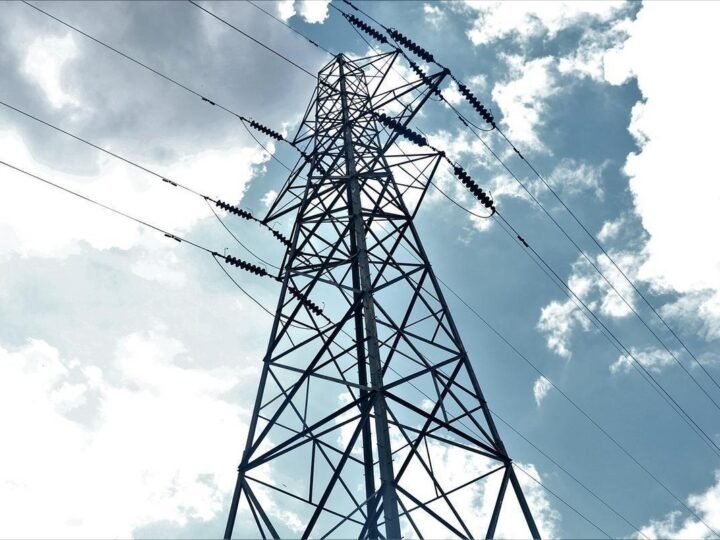 Cade aprova negociações de R$ 4,7 bilhões para transmissoras de energia Cade aprova negociações de R$ 4,7 bilhões para transmissoras de energia
