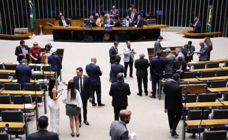 Câmara aprova mudanças urgentes na legislação de mineração com transferência de responsabilidades