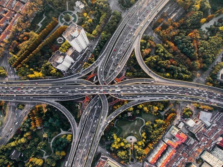 Carros elétricos aceleram nova corrida por infraestrutura energética no Brasil