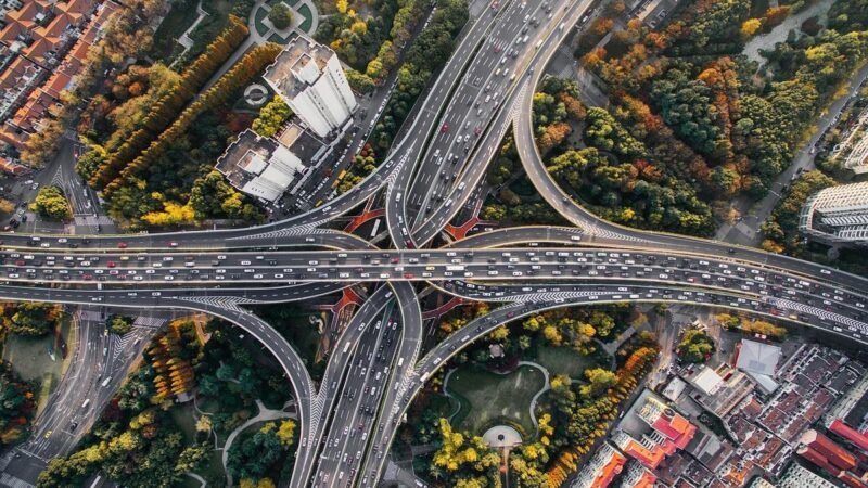 Carros elétricos aceleram nova corrida por infraestrutura energética no Brasil