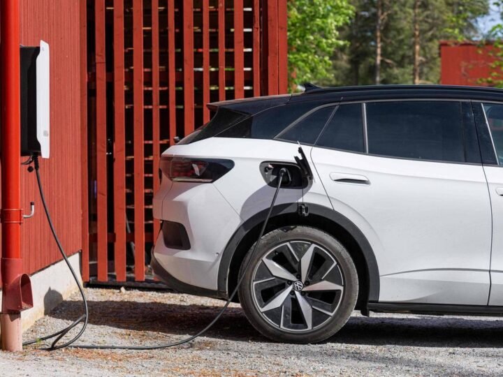 Carros superhíbridos com autonomia estendida revolucionam a mobilidade