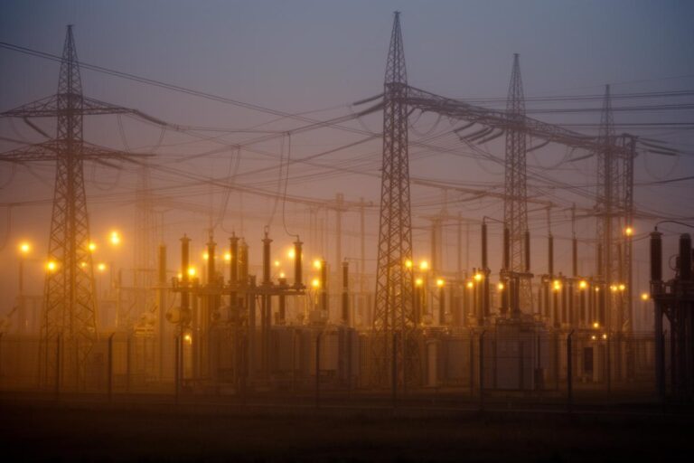 Cinco desafios invisíveis na infraestrutura elétrica que comprometem eficiência e disponibilidade operacionais