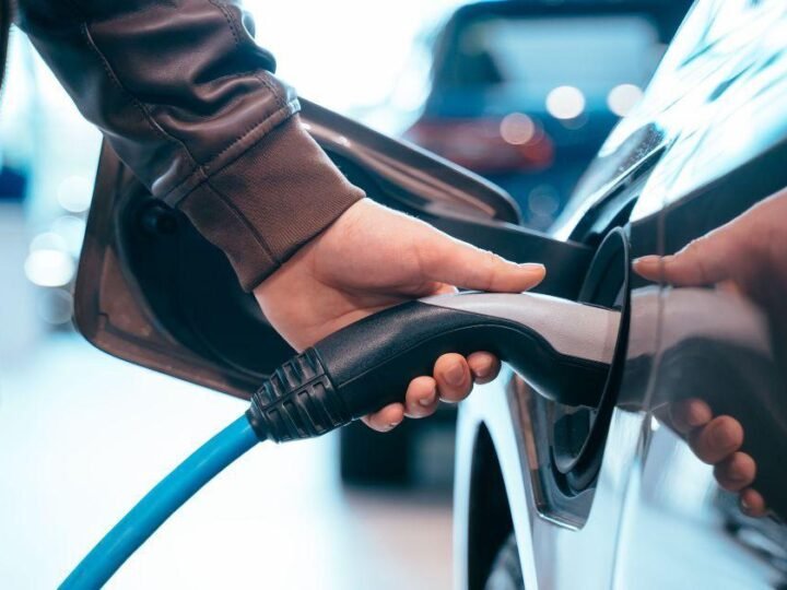 CMU Investe em Mobilidade Elétrica com 100 Eletropostos em Minas Gerais até 2027