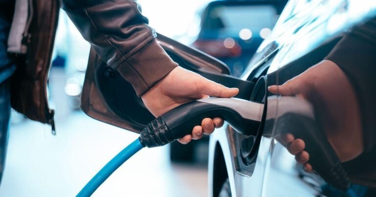 CMU Investe em Mobilidade Elétrica com 100 Eletropostos em Minas Gerais até 2027