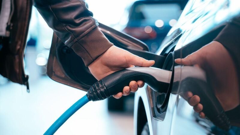 CMU Investe em Mobilidade Elétrica com 100 Eletropostos em Minas Gerais até 2027