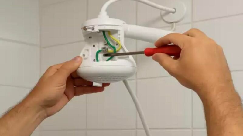 Consertos de chuveiro elétrico crescem 55% e puxam alta no segmento elétrico