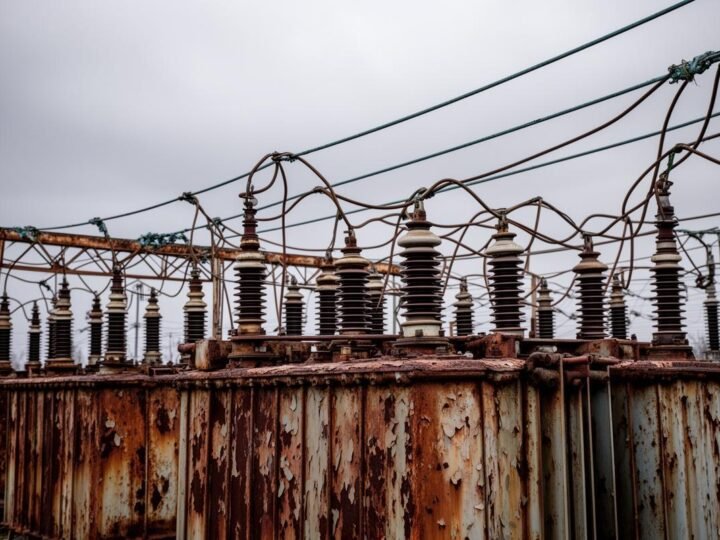 Distribuição Elétrica Desperdiça Energia e Dinheiro com Infraestrutura Obsoleta