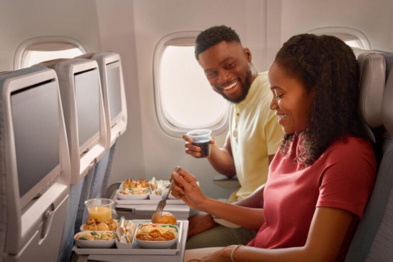 Emirates reaproveita 88 toneladas de plástico de serviços a bordo