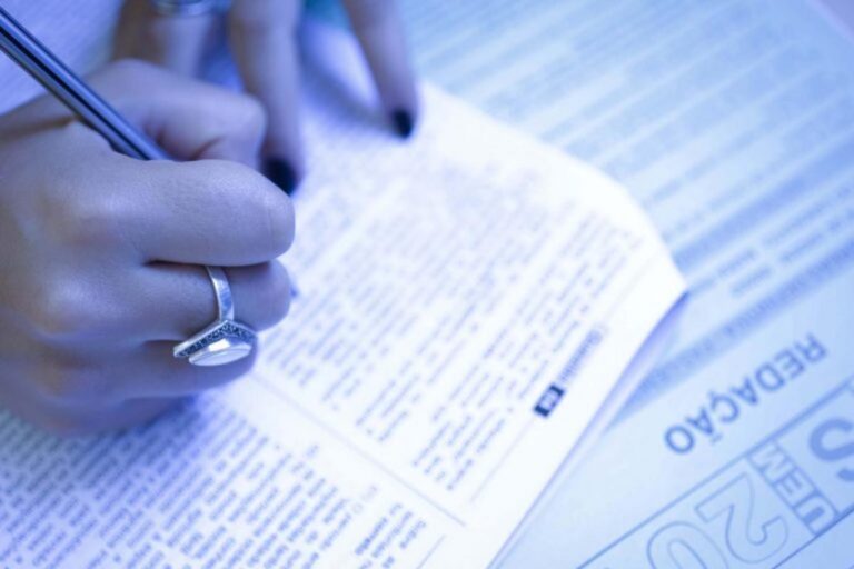 Enem em Exame: Câmara Discute Correção e Inconsistências nas Notas