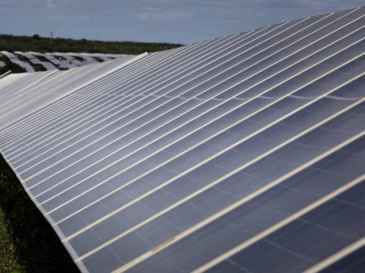 Geração distribuída clandestina sobrecarrega rede elétrica e prejudica consumidores sem subsídios Geração distribuída clandestina sobrecarrega rede elétrica e prejudica consumidores sem subsídios