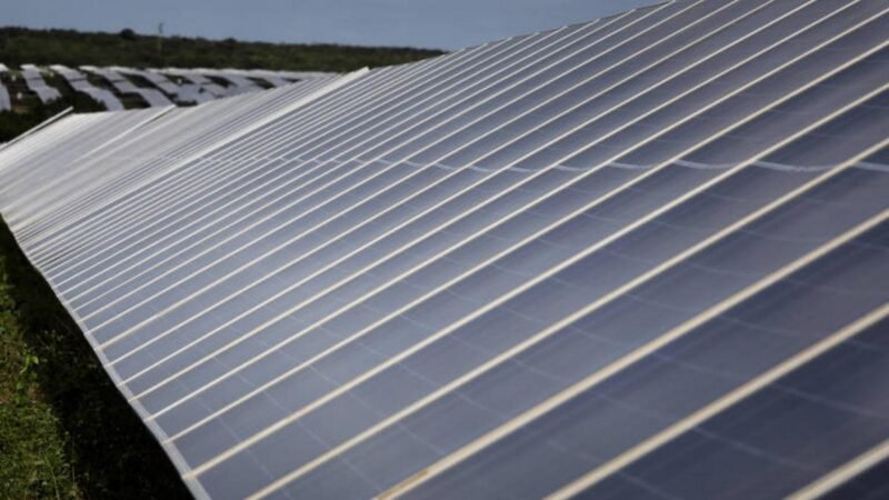Geração distribuída clandestina sobrecarrega rede elétrica e prejudica consumidores sem subsídios