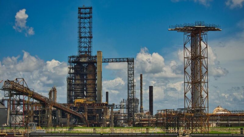 Governo adia reunião do CNPE e posterga decisão sobre aumento do etanol na gasolina