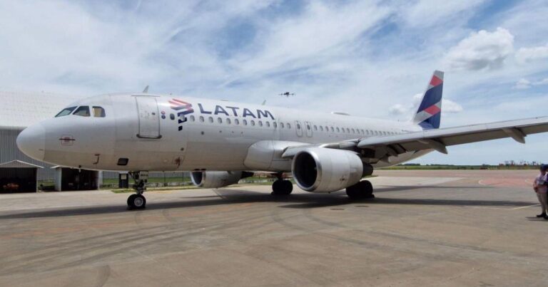 Latam Brasil ajusta voos por alta de combustível e preços de passagens
