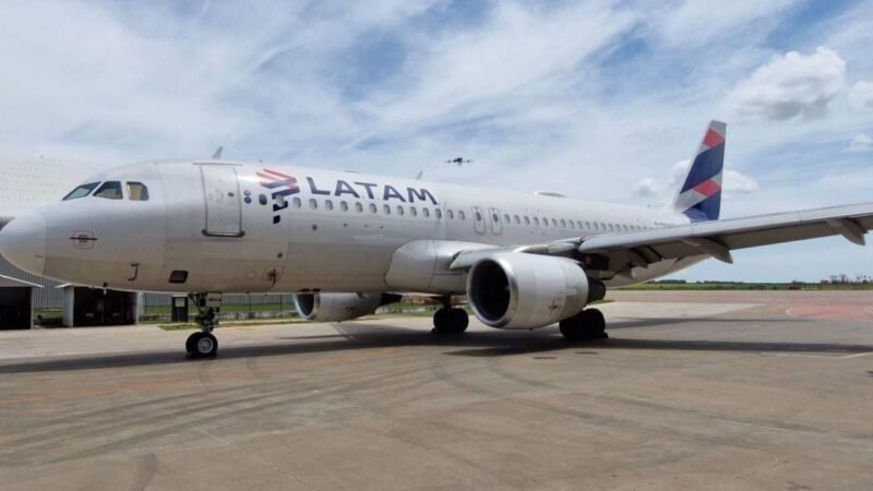 Latam Brasil ajusta voos por alta de combustível e preços de passagens