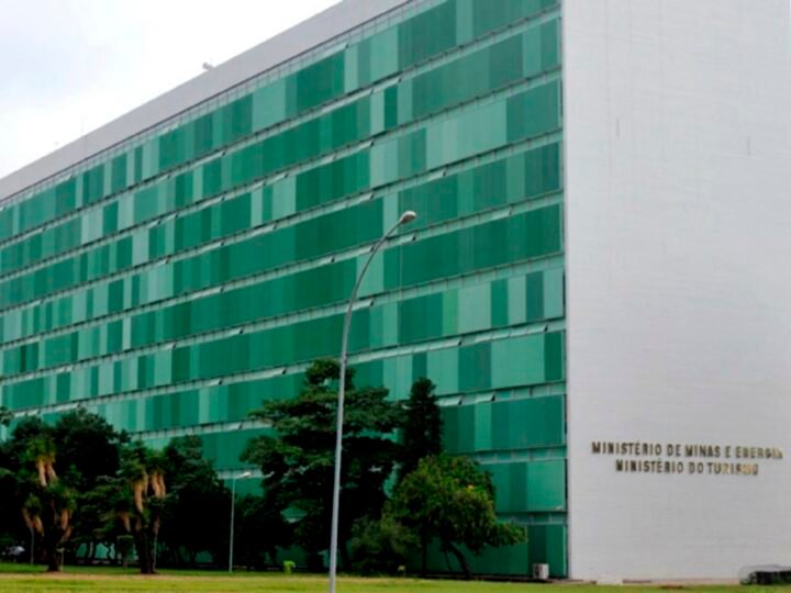 Leilão de Baterias Elétricas Gera Debate por Risco e Retorno ao Investidor