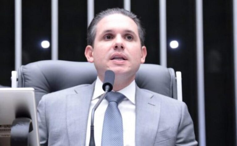 Motta condiciona votação de projeto sobre combustíveis à retirada de PL que restringe jornada de trabalho