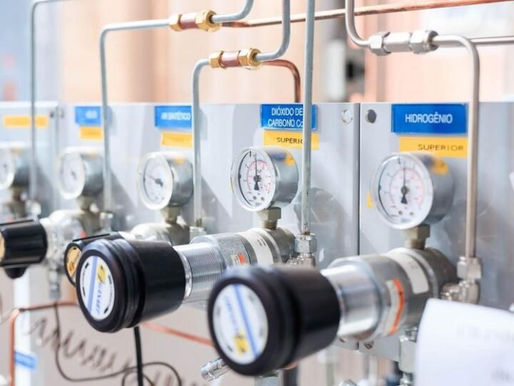 Pesquisadores da Unicamp convertem gás do efeito estufa em combustível usando mineral raro
