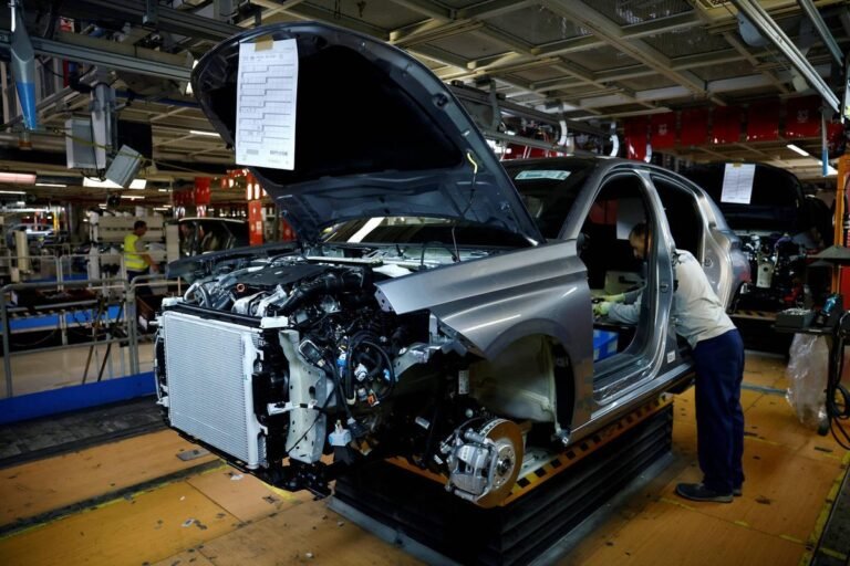 Peugeot investe R$ 5,8 bi em fábrica francesa para produzir modelos elétricos e híbridos